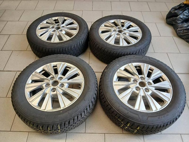 Volkswagen Multivan (2024) T7 2,0TDI IQ LONG STYLE PANO - fotka 21 z 23