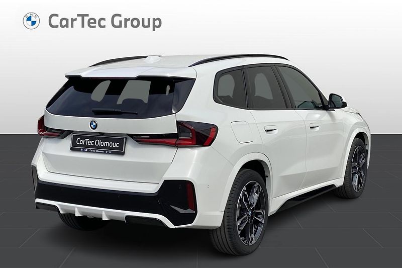BMW X1 sDrive18d - fotka 7 z 10