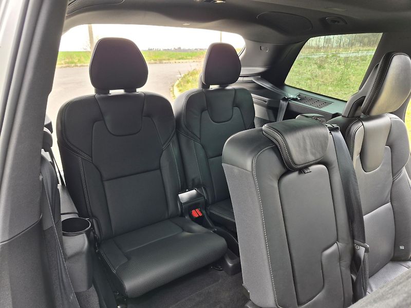 Volvo XC90 (2019) 2.0 /288kW - fotka 14 z 37