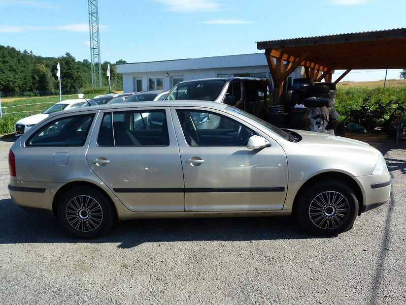 Škoda Octavia 1.6 MPI - fotka 4 z 15