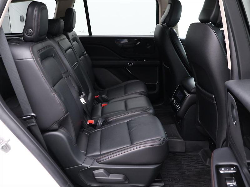 Lincoln Aviator 3,0 EvoBoost V6 AWD CZ - fotka 14 z 43