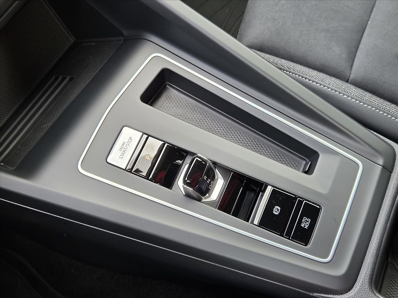 Volkswagen Golf 1,5 eTSi 110kW DSG Tov.záruka - fotka 20 z 24