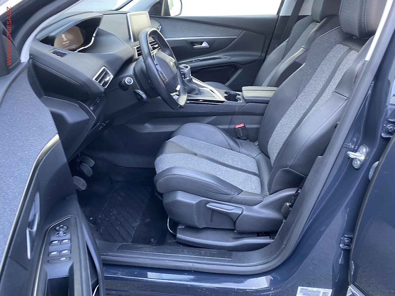 Peugeot 3008 (2019) 1.2 PT, Navi, park.čidla - fotka 9 z 16
