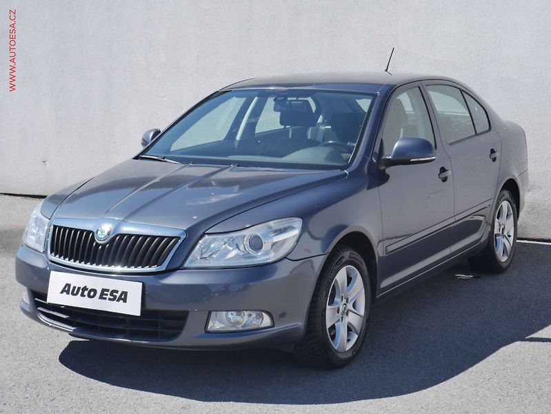 Škoda Octavia (2011) 1.6 TDi, ČR, Elegance, STK4 - fotka 3 z 15