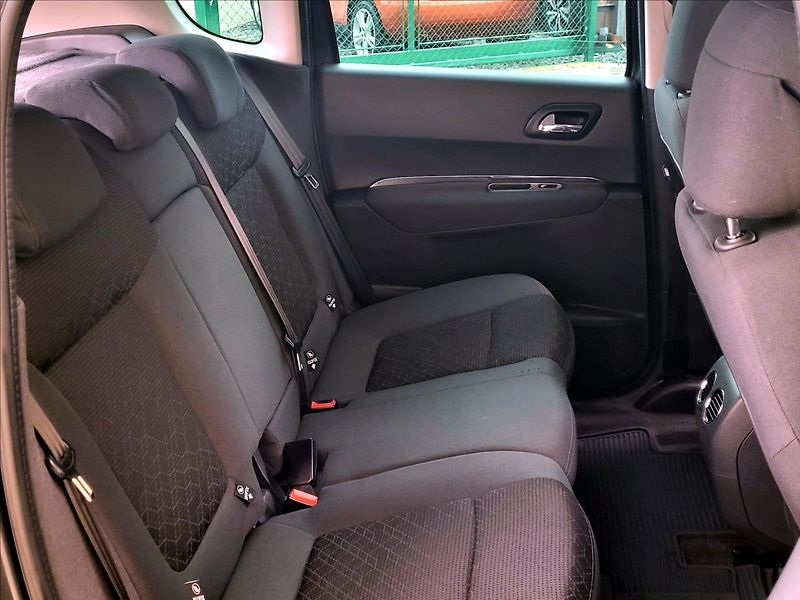 Peugeot 3008 1,6 b-HDi NAVi*SERV.KNÍŽKA* - fotka 22 z 43