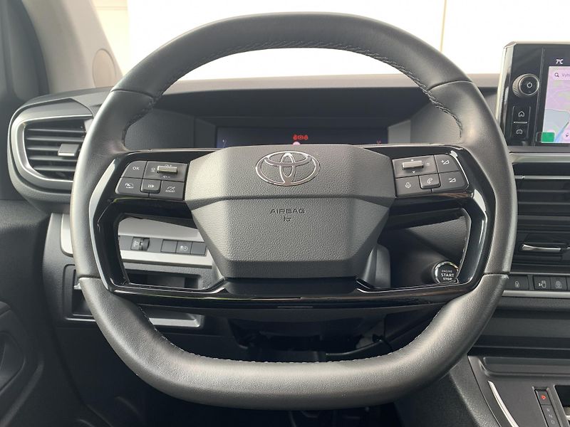 Toyota ProAce Verso VERSO L2 VIP 7S SKYVIEW 2L AT - fotka 16 z 27