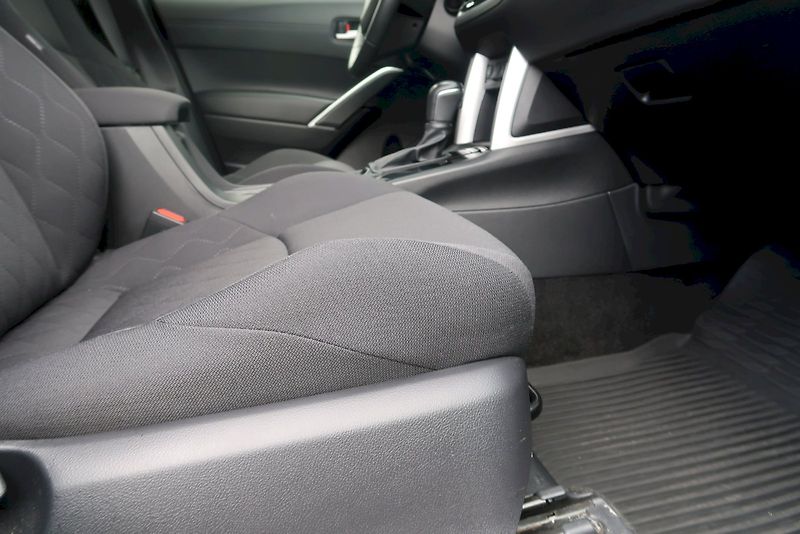 Toyota Corolla Cross (2024) Comfort Business 2,0 Hybrid 4x - fotka 15 z 28