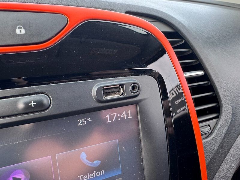 Renault Captur (2016) 0,9 TCE 66 KW ROZVODY USB NAV - fotka 29 z 42