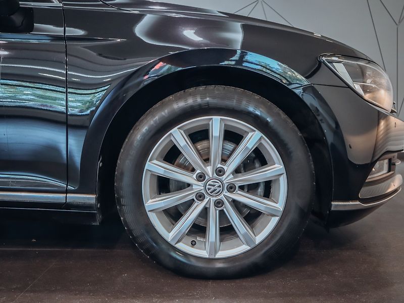Volkswagen Passat 2.0TDI Highline 110 kW - fotka 25 z 25