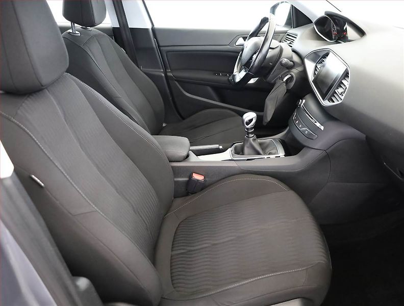 Peugeot 308 (2017) 1.6 BlueHDi, Tempomat - fotka 7 z 19