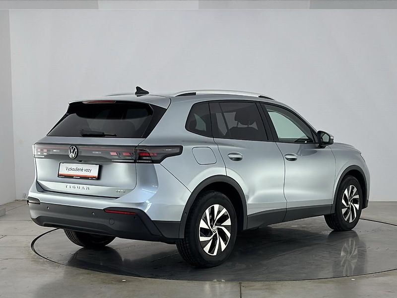 Volkswagen Tiguan People DSG - fotka 2 z 30