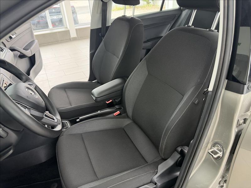 Škoda Rapid 1,2 TSI NAVI,Climatronic - fotka 10 z 28