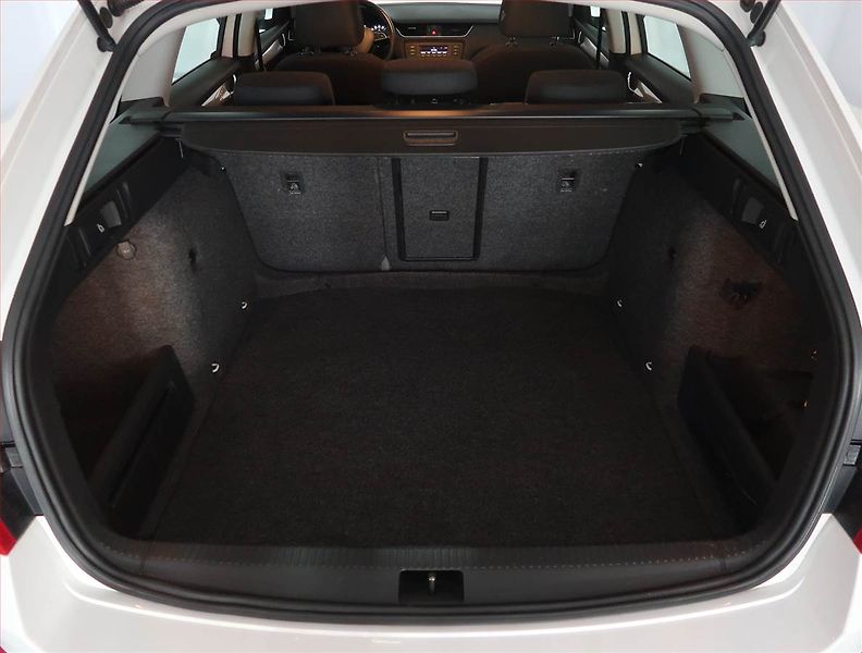 Škoda Octavia (2013) 2.0 TDI, Tempomat - fotka 13 z 18