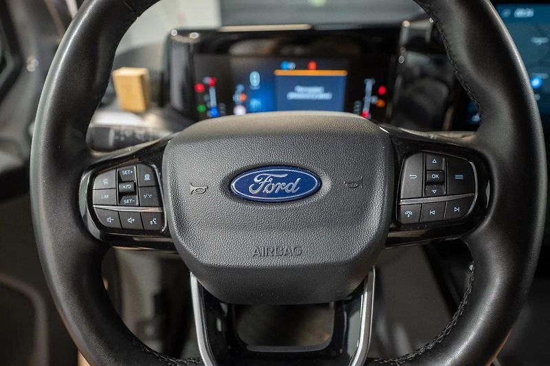 Ford Tourneo Custom 2.0 EcoBlue 125 kW 4x4 - fotka 21 z 48
