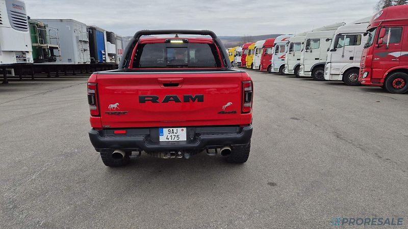 Dodge RAM (2022) 1500 TRX 6.2 HEMI V8 523kW - fotka 8 z 19