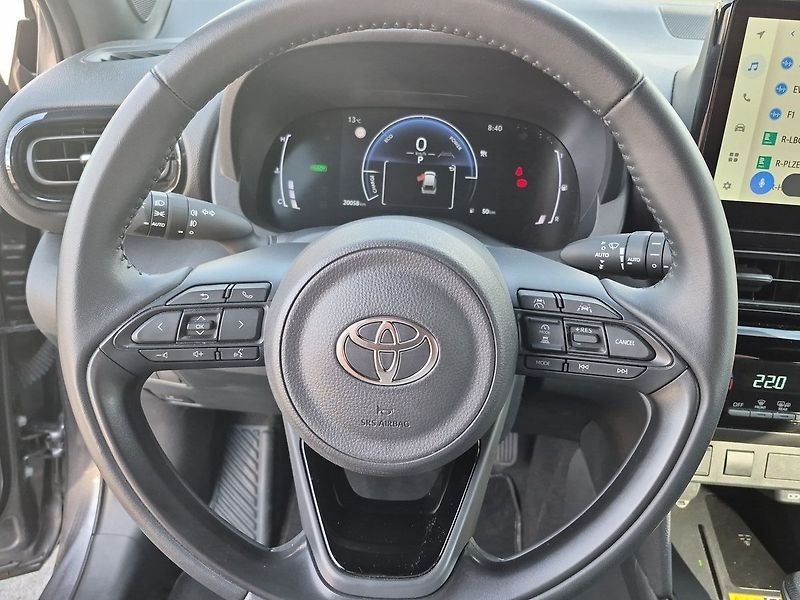 Toyota Yaris Cross 1,5 HEV FWD Style 85kW - fotka 15 z 26