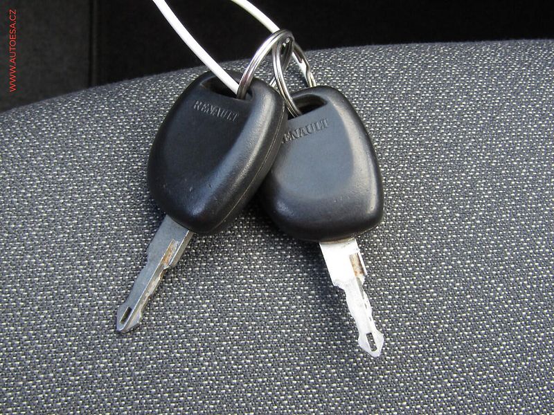 Renault Thalia (2005) 1.4i, ČR - fotka 13 z 14