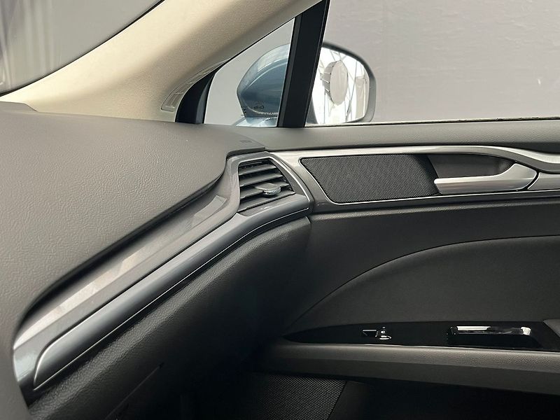 Ford Mondeo 2.0 EB Titanium AWD REZERVACE - fotka 26 z 71