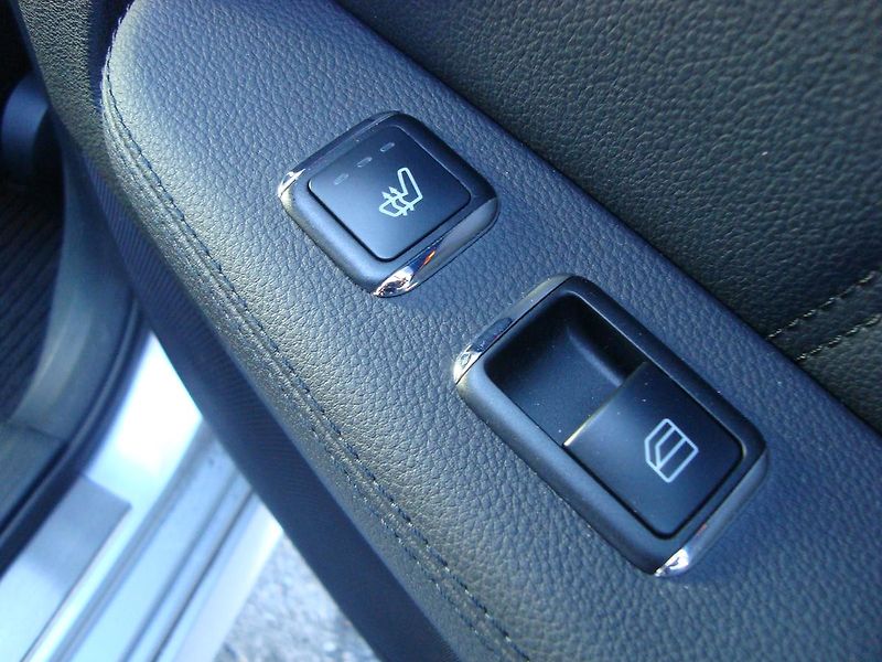 Mercedes-Benz Třídy E (2008) E 500,1.Maj. v ČR,Servisní k. - fotka 36 z 74