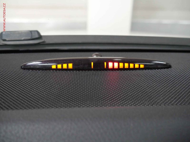 Mercedes-Benz Třídy C (2013) 1.6 C180, AT, navi, xenon - fotka 23 z 26