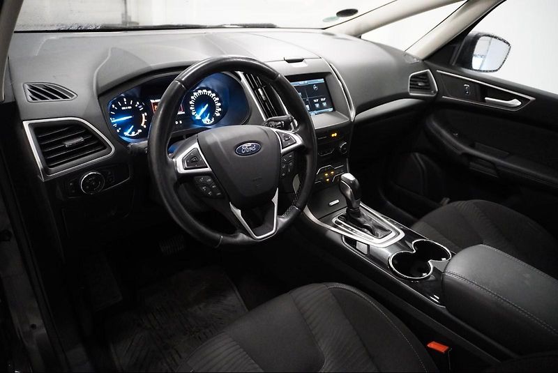 Ford S-MAX  2,0 TDCI 110kW AUTOMAT - fotka 14 z 35