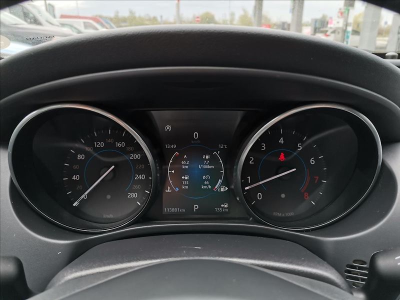 Jaguar XE 2,0 20t 147kW PURE 8AT - fotka 16 z 17