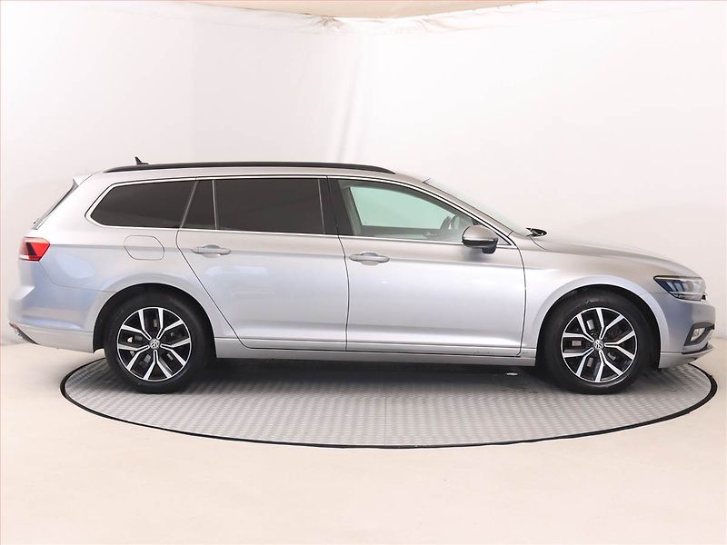 Volkswagen Passat (2021) 2.0 TDI, Automat, Serv.kniha - fotka 6 z 23