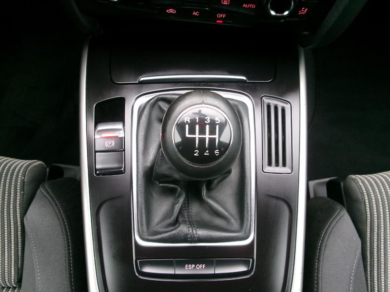 Audi A4 (2008) 2,0TDI AC TEMP VÝHŘEV ALU - fotka 18 z 31