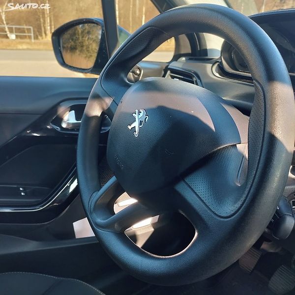 Peugeot 208 KRÁSNÝ,60TKM,1MAJ54L,SERVISKA - fotka 10 z 22