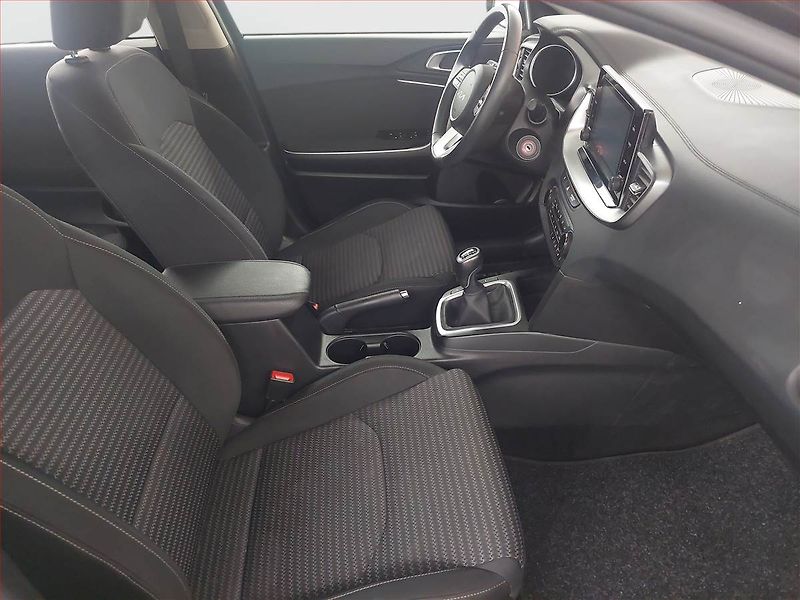 Kia Ceed (2022) 1.0 T-GDI, Serv.kniha - fotka 9 z 18