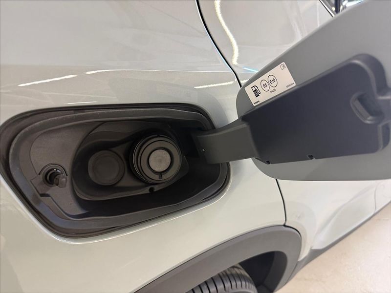 Volvo XC40 (2025) 2,0 B3 FWD Plus Dark 7405 - fotka 13 z 15
