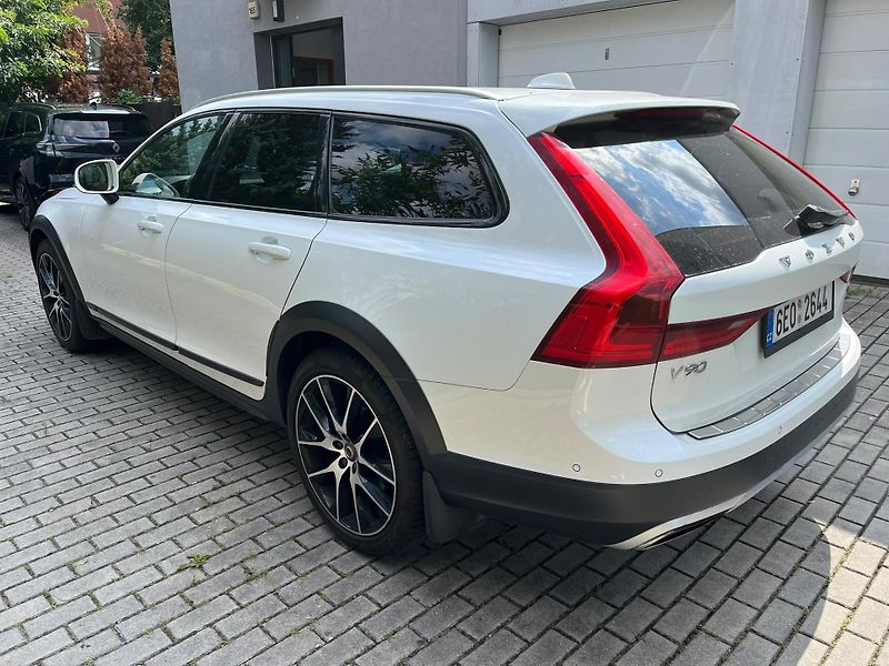Volvo V90 2.0 D5 Cross Country AWD - fotka 4 z 18