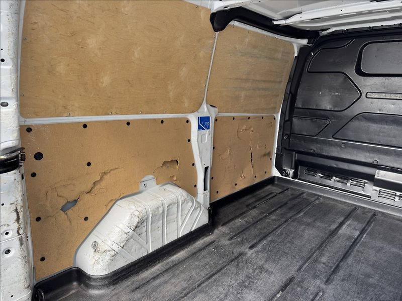 Ford Transit Custom 2,0 TDCi L1H1 DPH 1.maj ČR - fotka 19 z 50