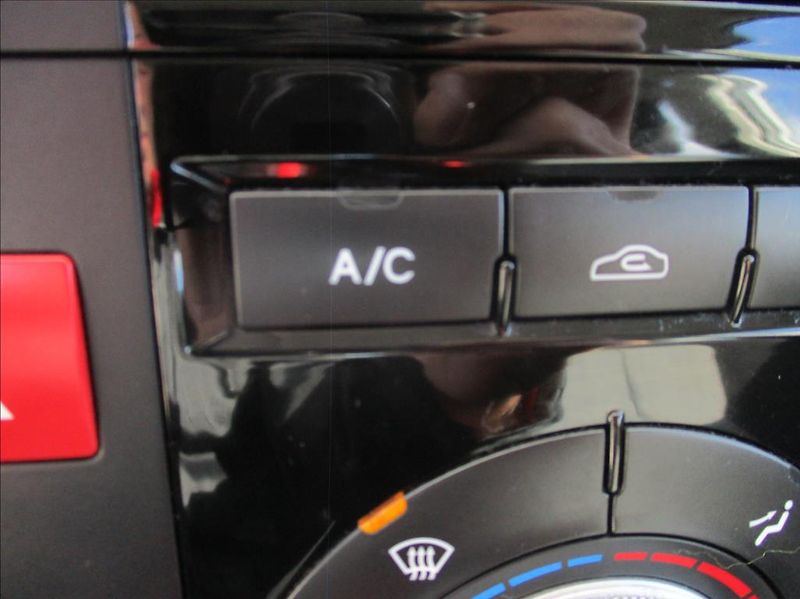 Kia Venga 1,4 i, klima,servis,2.maj,CZ, - fotka 22 z 39