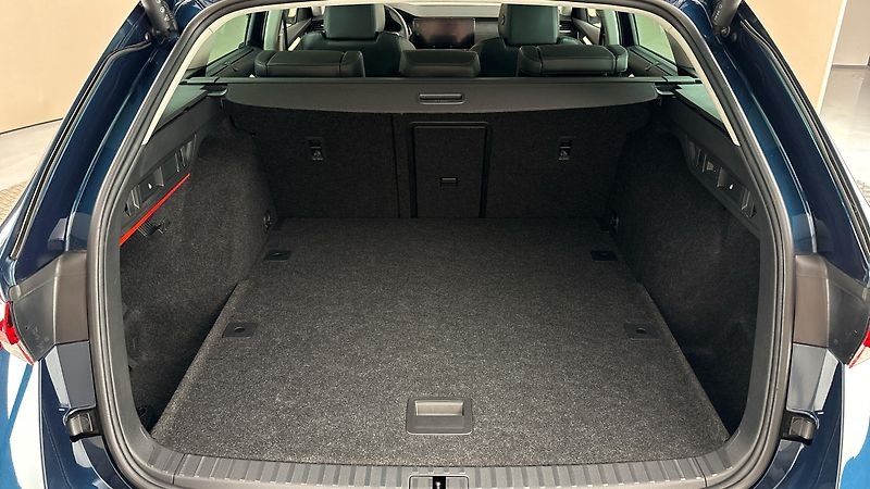 Škoda Octavia 2.0 TDI DSG 4x4 Scout Combi - fotka 17 z 33