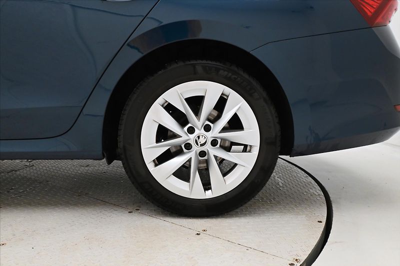 Škoda Octavia 2,0 TDI 110 kW DSG STYLE Záruk - fotka 32 z 32