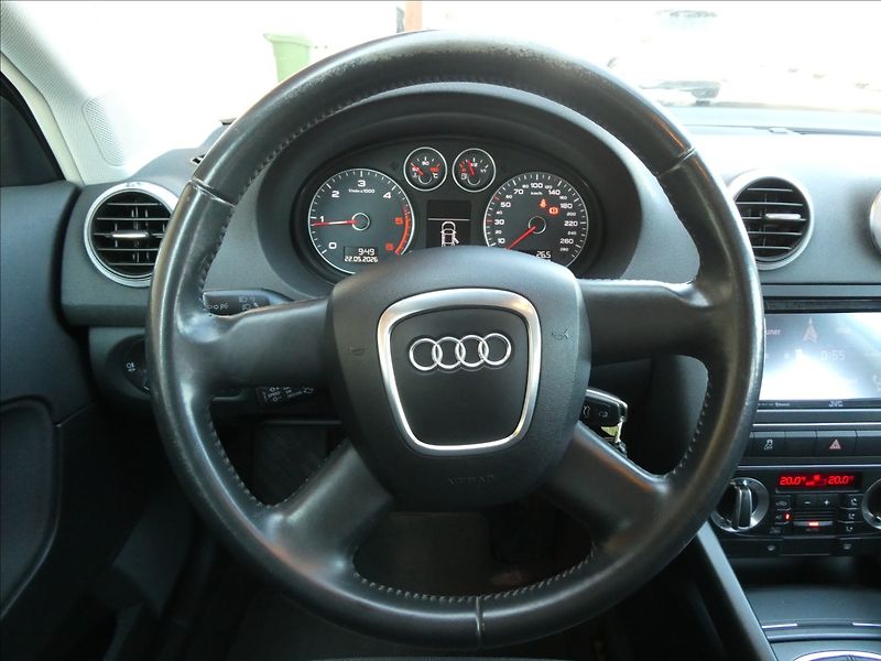 Audi A3 1,6 TDi 77kW serviska,digi.kli - fotka 31 z 47