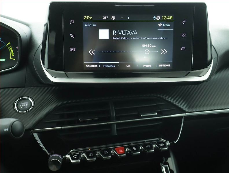 Peugeot 2008 (2023) Active Pack 50 kWh, SoH 97% - fotka 12 z 18