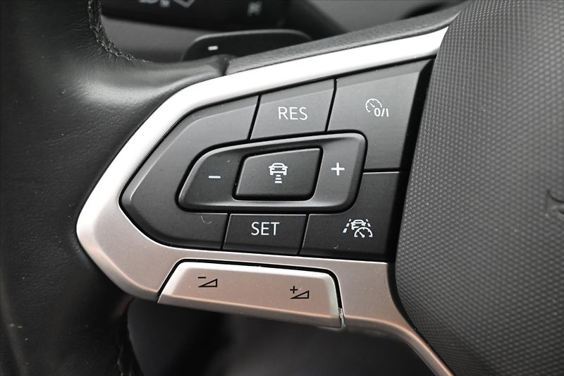 Volkswagen Passat 2,0 TDI 110 kW DSG Business Zá - fotka 24 z 33
