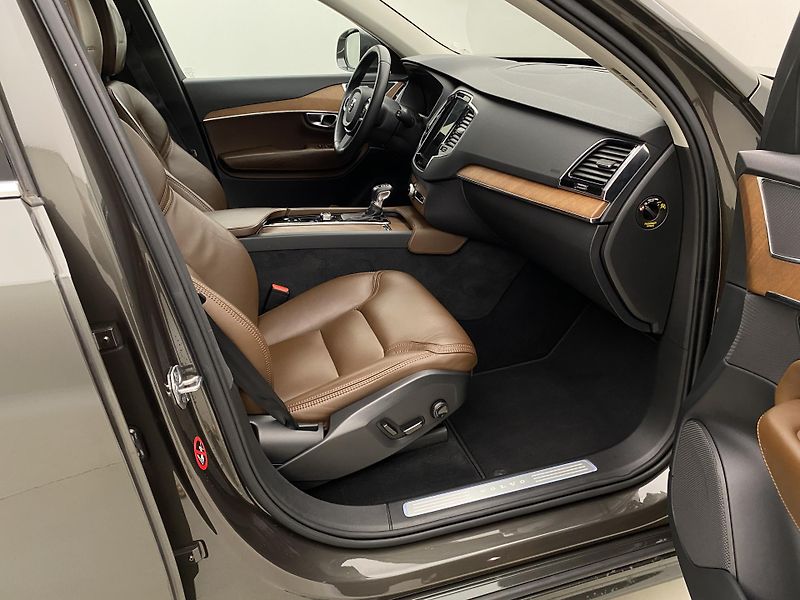 Volvo XC90 D5 AWD INSCRIPTION AUT CZ - fotka 23 z 49