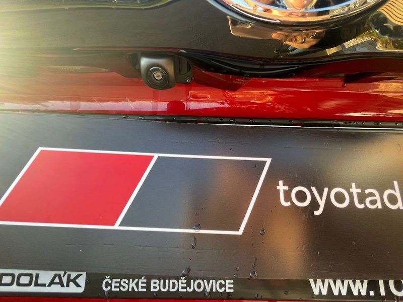 Toyota Yaris 1.5 Hybrid 116k automat Style - fotka 11 z 28