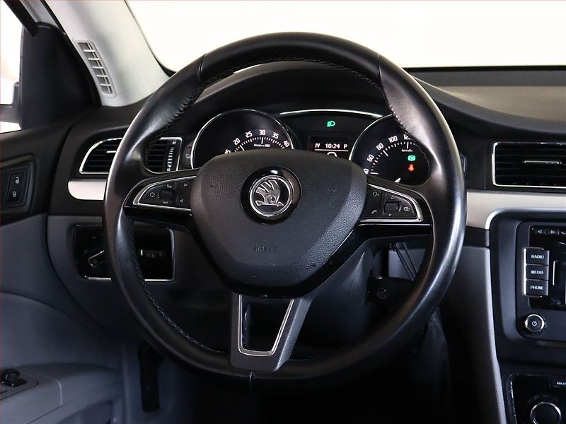 Škoda Superb (2014) Ambition 2.0 TDI, Automat - fotka 14 z 16