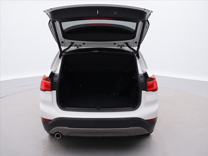 BMW X1 2.0 18d  xD Aut CZ Advantage - fotka 9 z 28