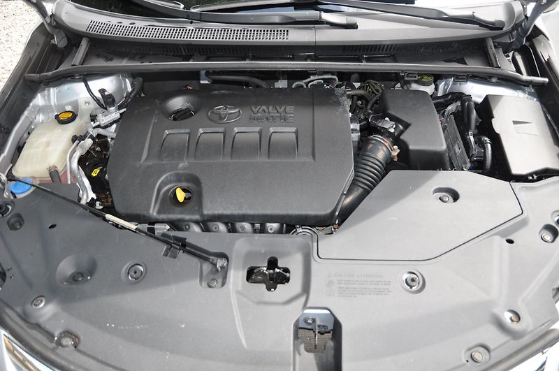 Toyota Avensis 1.8 Valvematic A/T Kůže - fotka 9 z 14
