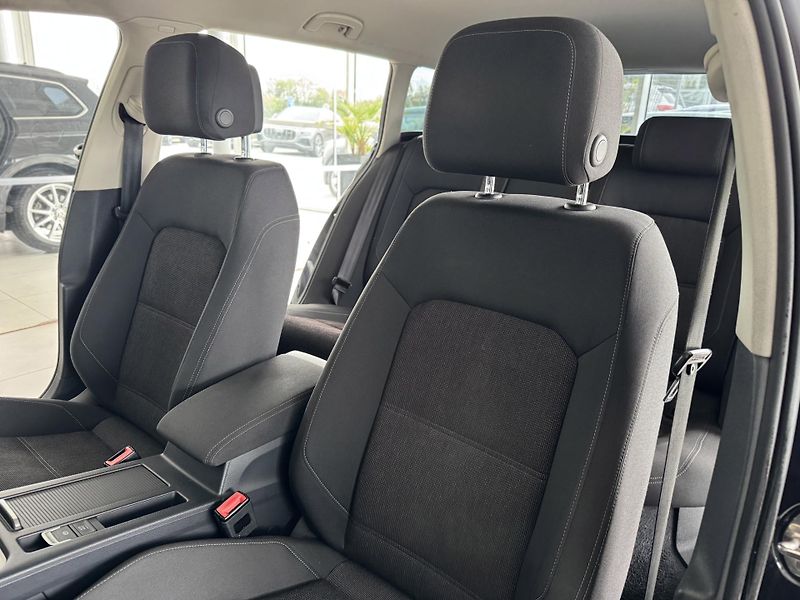 Volkswagen Passat 1,6TDI DSG*ComfortLine*ACC*Nav - fotka 15 z 32