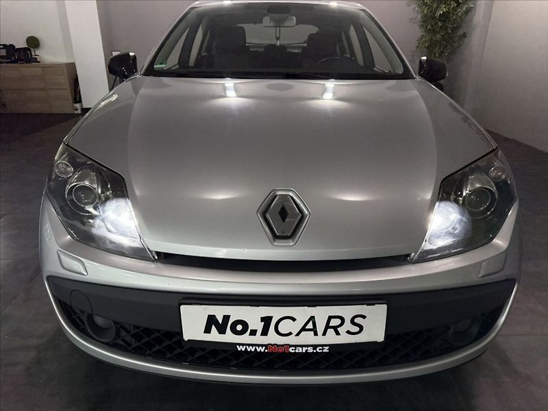 Renault Laguna 2,0   DCi GT 4CONTROL BI-XEN - fotka 38 z 42