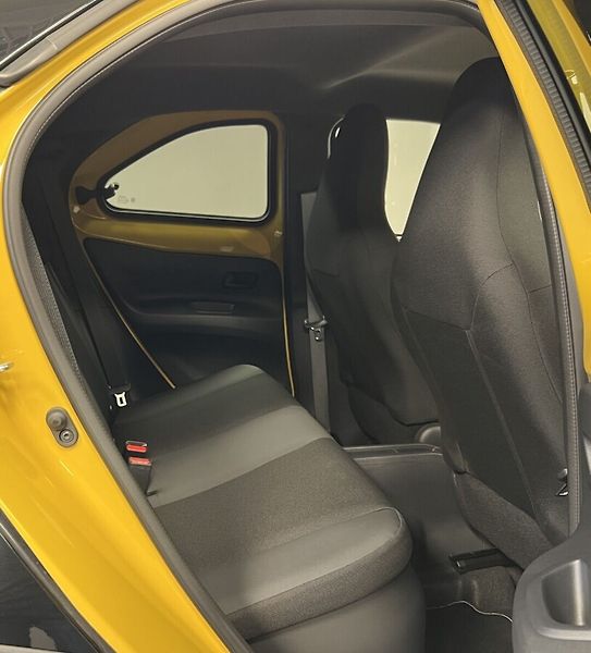 Toyota Aygo 1,5 Hybrid AT GR Sport - fotka 12 z 16