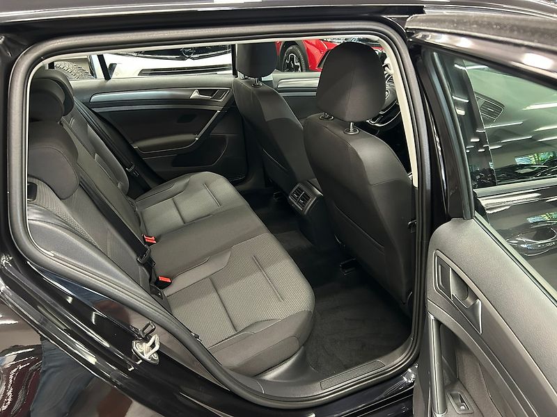 Volkswagen Golf (2019) 1.5 TGI Comfort MAN 2019 | Zár - fotka 25 z 62