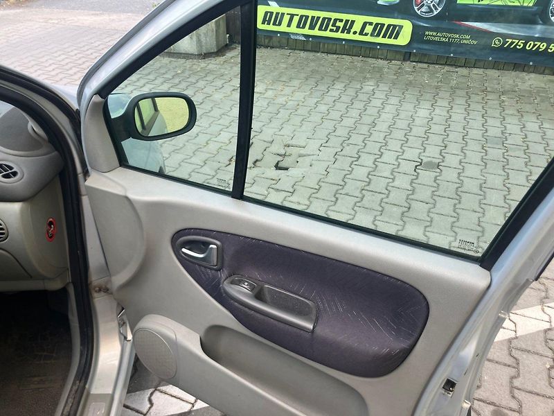 Renault Scénic 1,6i (79kW)*KLIMATIZACE* - fotka 15 z 15