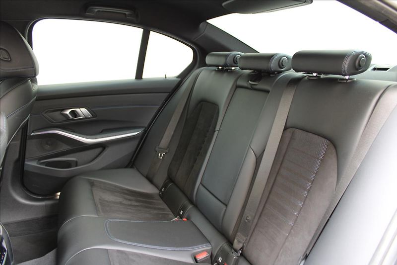 BMW Řada 3 320xd / M-PAKET / HUD / CZ - fotka 35 z 44